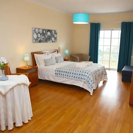Spacious House In With Private Pool Lagos