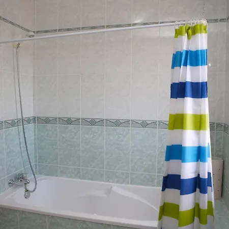 Spacious House In With Private Pool Lagos