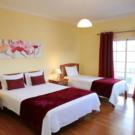 Hébergement de vacances Spacious House In With Private Pool *