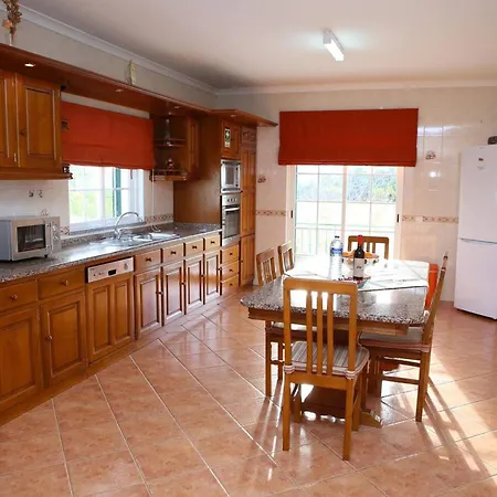 Hébergement de vacances Spacious House In With Private Pool Lagos