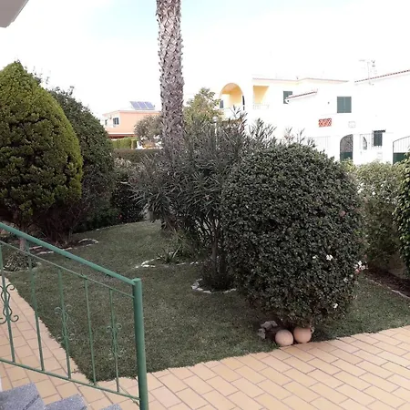 Hébergement de vacances Spacious House In With Private Pool